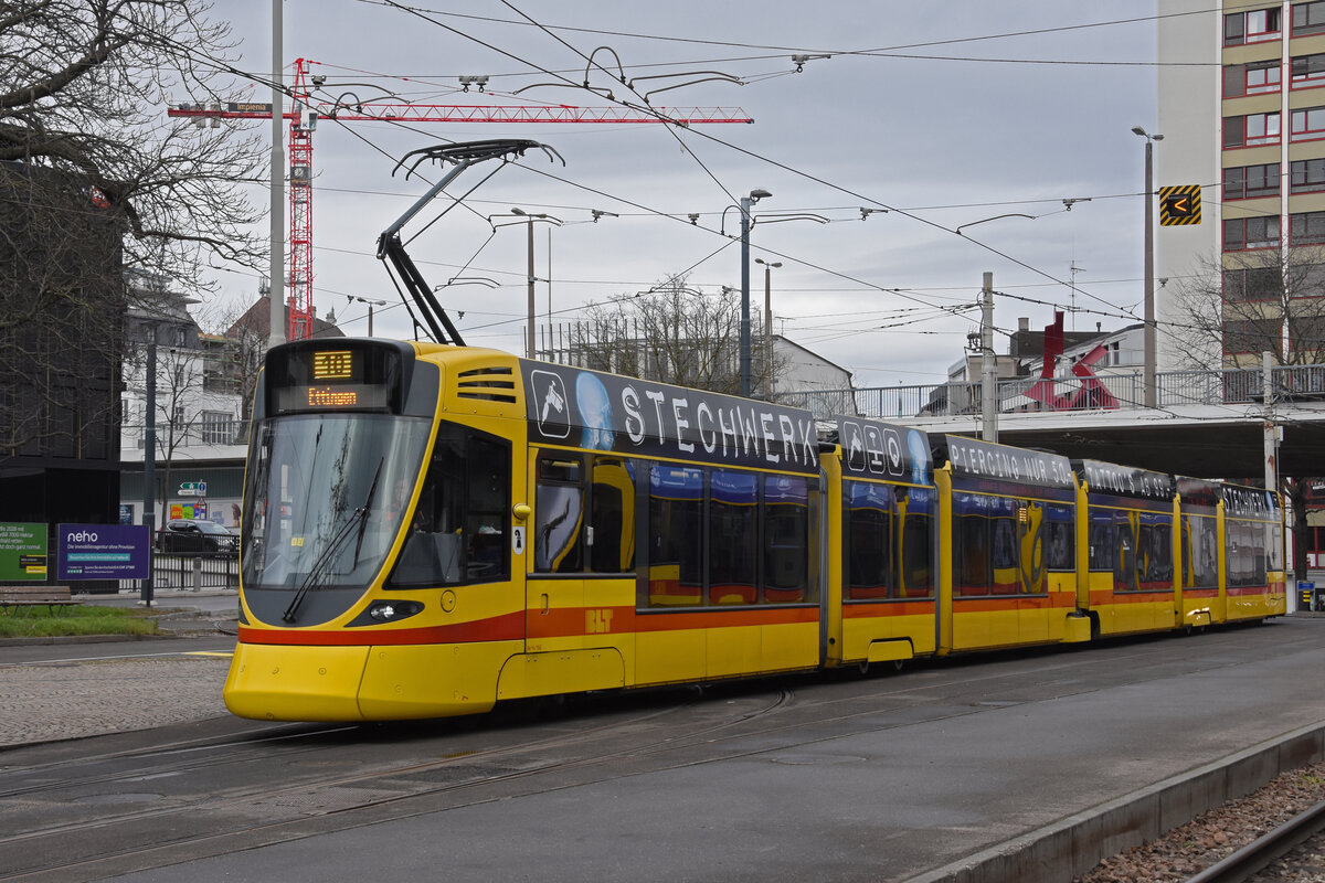 Be 6/10 Tango 152, auf der Linie 10, fährt am 04.02.2023 zur Haltestelle ZOO Basel.