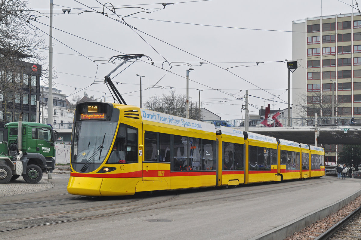 Be 6/10 Tango 154, auf der Linie 10, fährt zur Haltestelle Zoo Basel. Die Aufnahme stammt vom 24.03.2017.