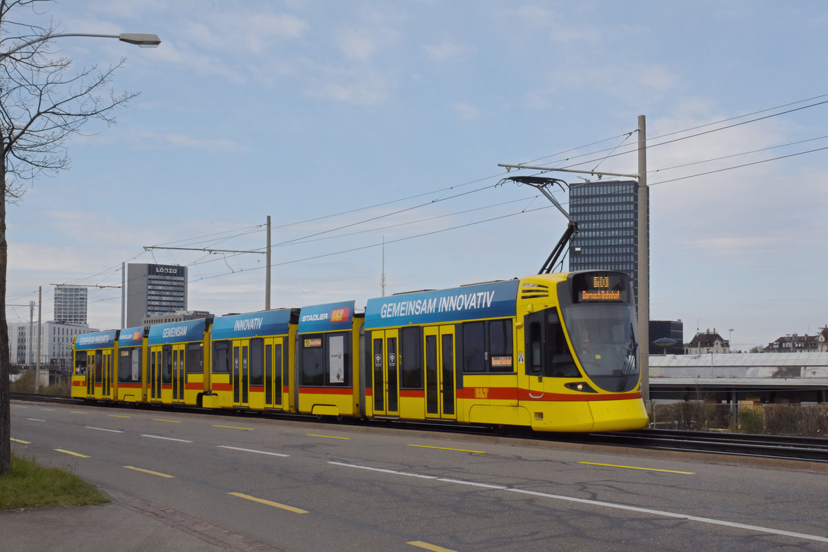 Be 6/10 Tango 154, auf der Linie 10, fährt Richtung Haltestelle M-Parc. Die Aufnahme stammt vom 17.03.2020.