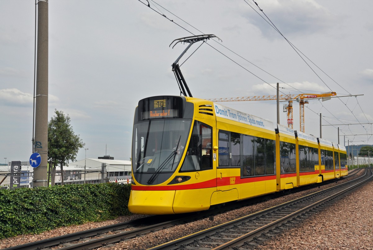 Be 6/10 Tango 154 auf der Linie 10 kurz vor der Haltestelle Münchensteinerstrasse. Die Aufnahme entstand am 27.06.2014.