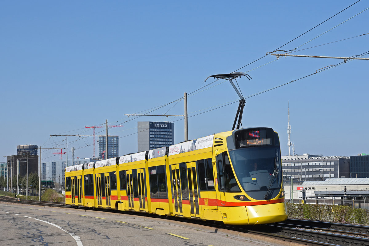 Be 6/10 Tango 155, auf der Linie 11, fährt zur Haltestelle M-Parc. Die Aufnahme stammt vom 29.03.2019.