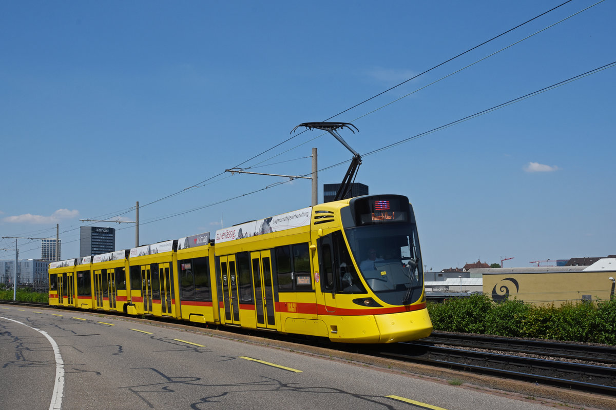 Be 6/10 Tango 155, auf der Linie 11, fährt zur Haltestelle M-Parc. Die Aufnahme stammt vom 19.05.2020.