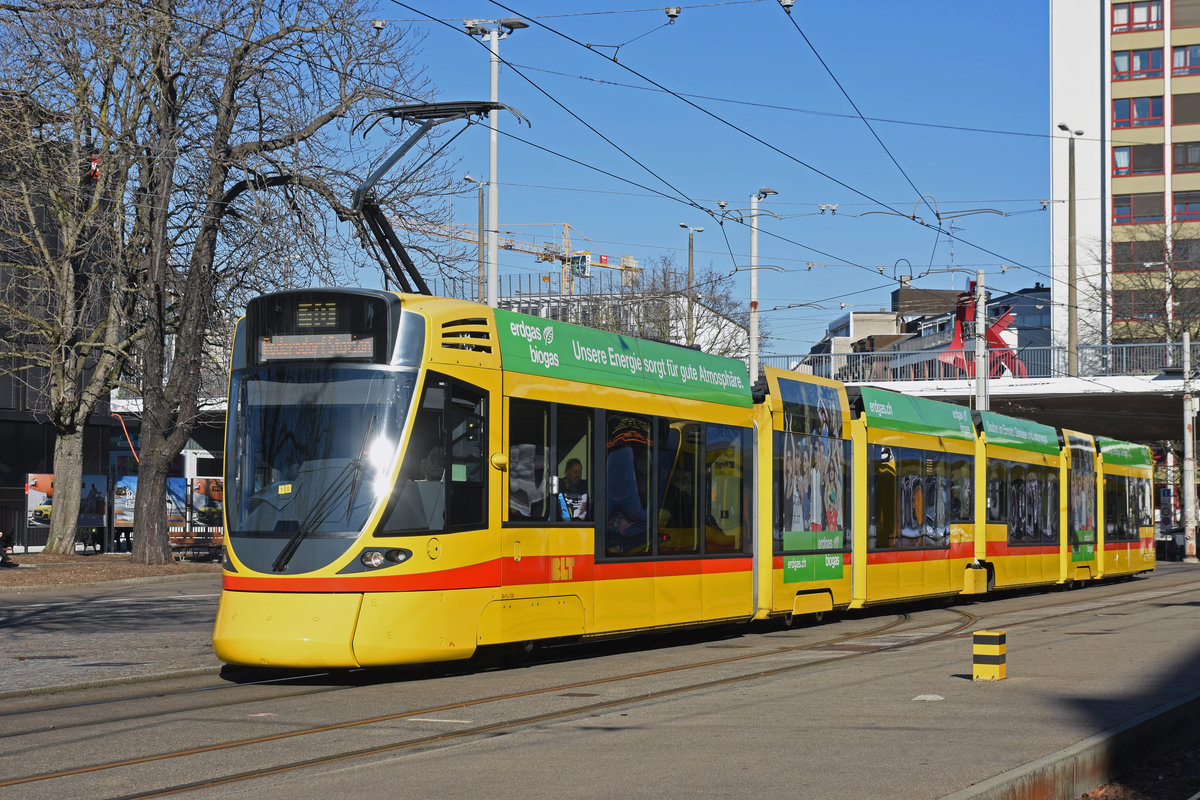 Be 6/10 Tango 156, auf der Linie 10, fährt zur Haltestelle beim ZOO Basel. Die Aufnahme stammt vom 16.02.2019.