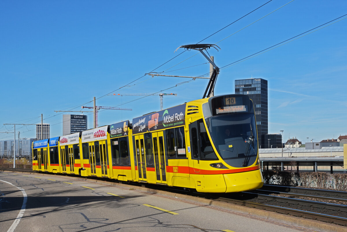 Be 6/10 Tango 156, auf der Linie 10, fährt zur Haltestelle M-Parc. Die Aufnahme stammt vom 08.02.2022.