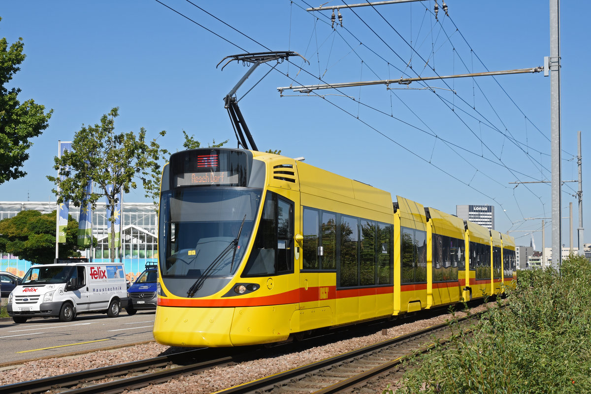 Be 6/10 Tango 157, auf der Linie 11, fährt zur Haltestelle M-Parc. Die Aufnahme stammt vom 04.09.2019.