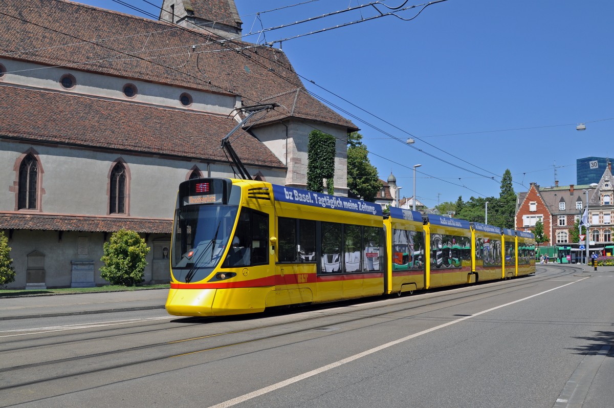 Be 6/10 Tango 157, auf der umgeleiteten Linie 11, fährt vom Wettsteinplatz zur Haltestelle Kunstmuseum. Die Aufnahme stammt vom 03.08.2015.
