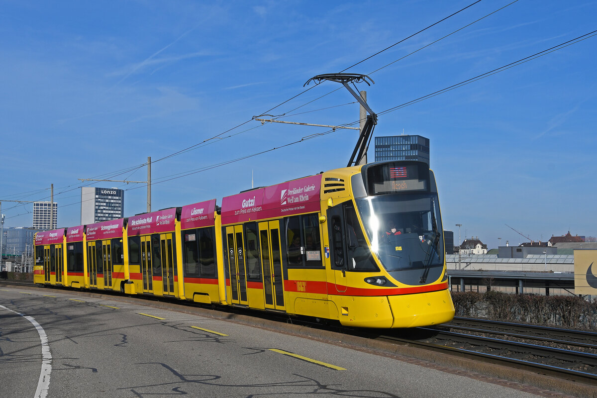 Be 6/10 Tango 159, auf der Linie 11, fährt am 29.01.2024 zur Haltestelle M-Parc.