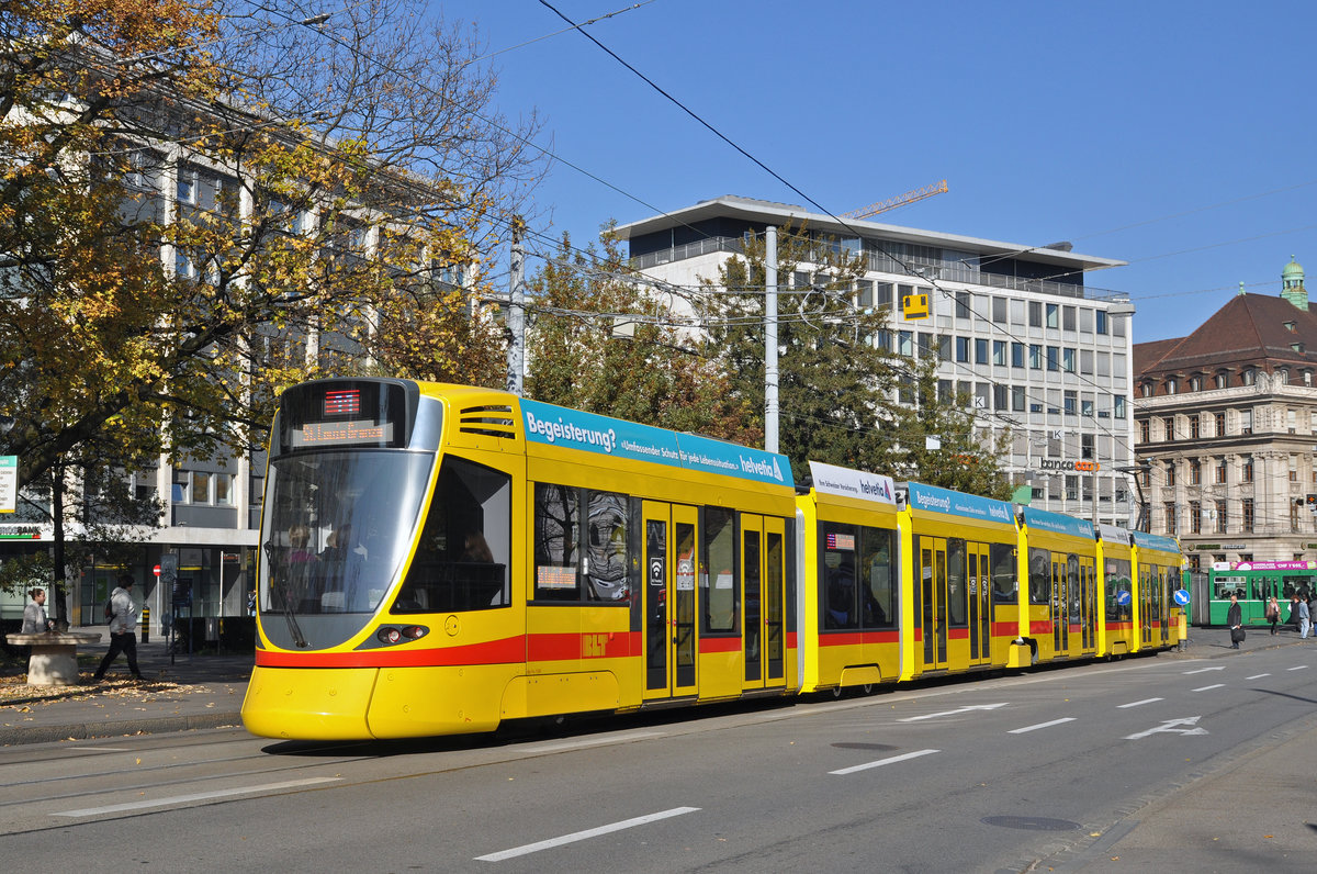 Be 6/10 Tango 159, auf der Linie 1, fährt zur Haltestelle am Aeschenplatz. Die Aufnahme stammt vom 02.11.2015.