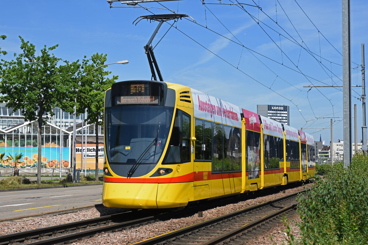 Be 6/10 Tango 160, auf der Linie 10, fährt zur Haltestelle M-Parc. Die Aufnahme stammt vom 24.06.2019.