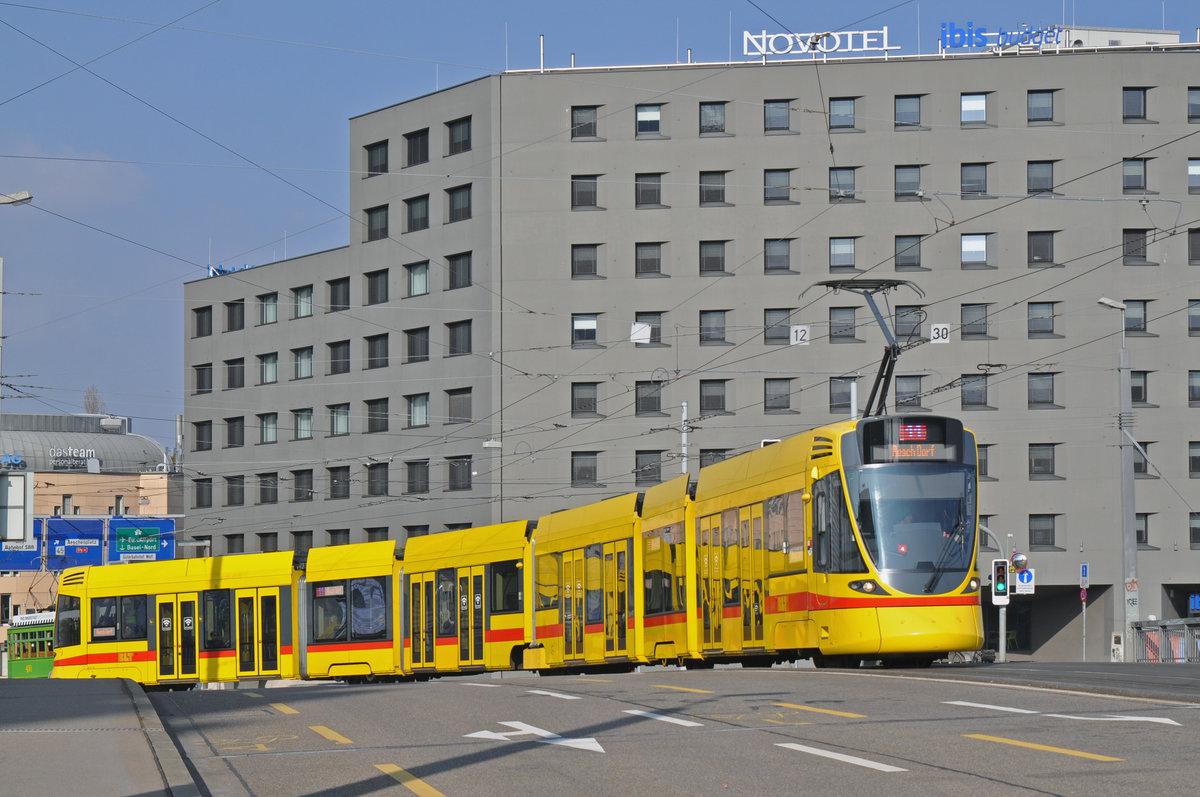 Be 6/10 Tango 161, auf der Linie 11. überquert die Münchensteinerbrücke. Die Aufnahme stammt vom 24.02.2018.