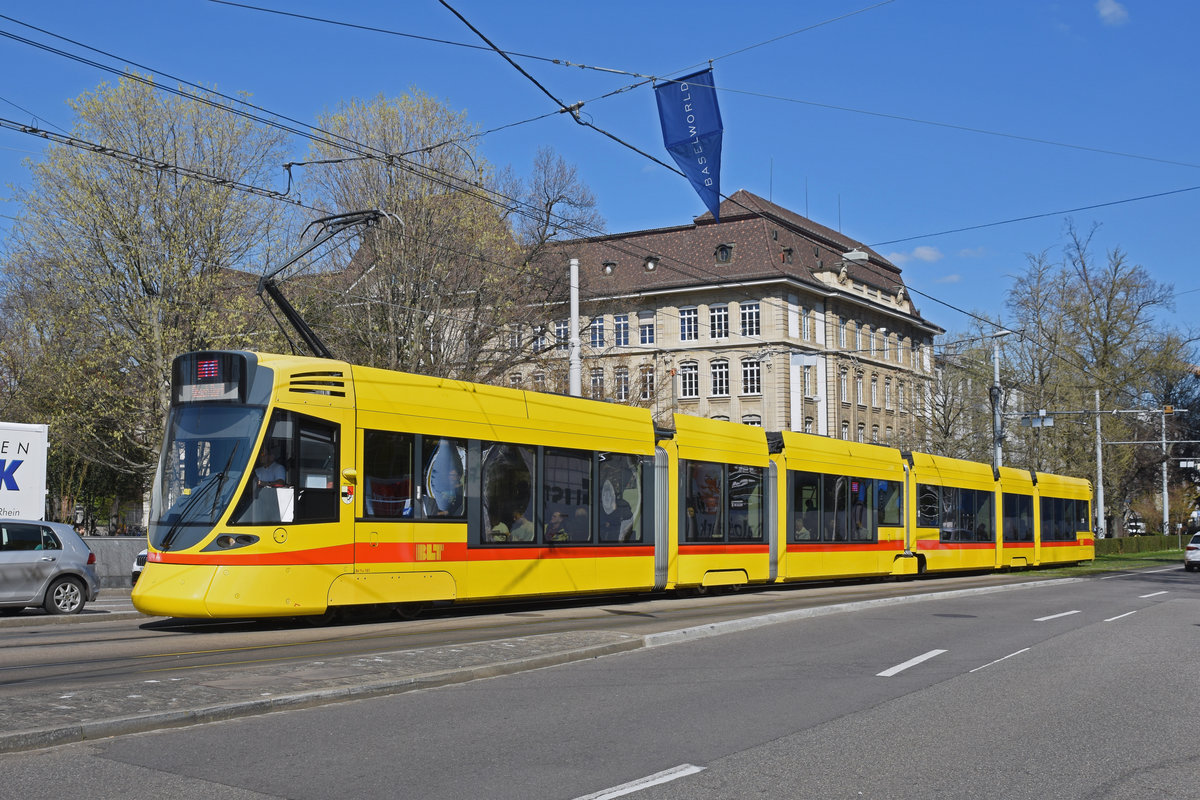 Be 6/10 Tango 161, auf der Linie 11, fährt zur Haltestelle Bahnhof SBB. Die Aufnahme stammt vom 28.03.2019.