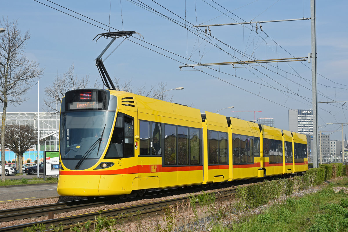 Be 6/10 Tango 161, auf der Linie 11, fährt zur Haltestelle M-Parc. Die Aufnahme stammt vom 02.04.2019.