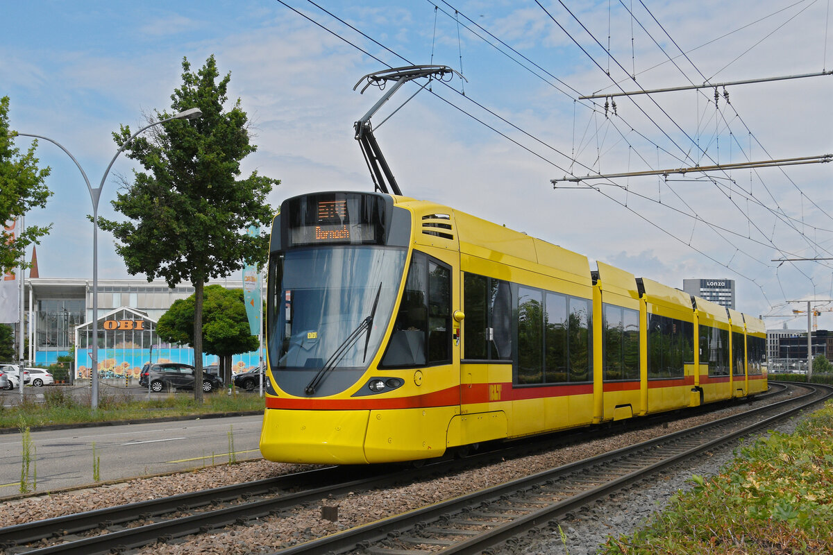 Be 6/10 Tango 161, auf der Linie 10, fährt am 14.07.2025 zur Haltestelle M-Parc. Aufnahme Basel.