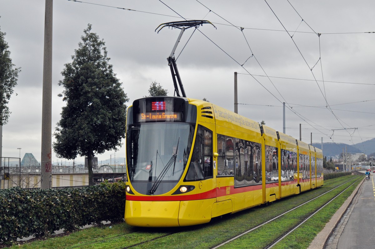 Be 6/10 Tango 162, auf der Linie 11 fährt zur Haltestelle Münchensteinerstrasse.. Die Aufnahme stammt vom 29.01.2016.