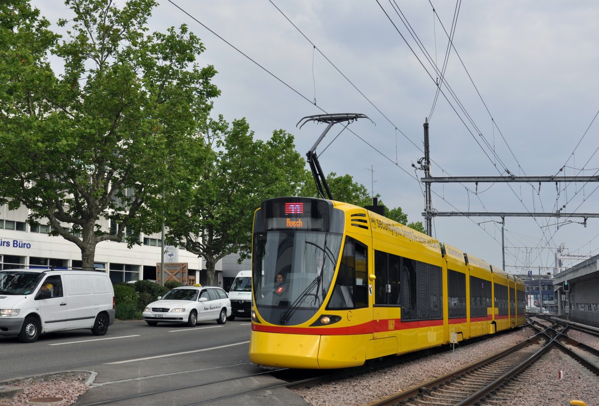 Be 6/10 Tango 162 fährt auf der Linie 11 Richtung Haltestelle Ruchfeld. Die Aufnahme stammt vom 17.06.2014.