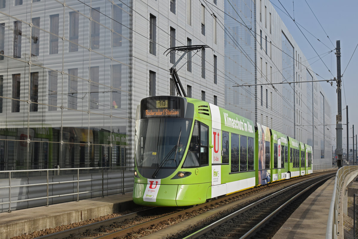 Be 6/10 Tango 162 mit der U-Abo Werbung, auf der Linie 10, fährt zur Haltestelle Peter Merian. Die Aufnahme stammt vom 24.01.2020.