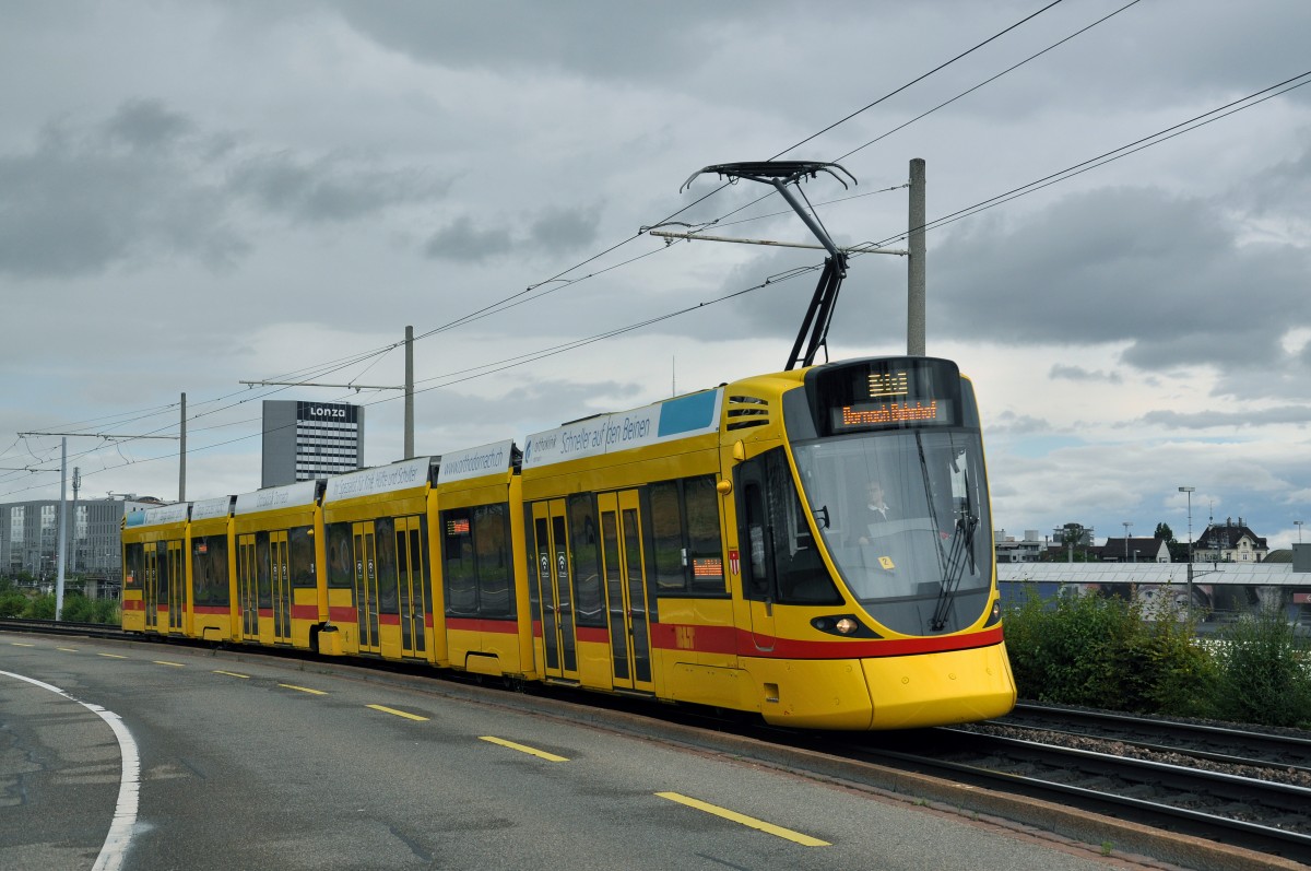 Be 6/10 Tango 163 auf der Linie 10 kurz vor der Haltestelle M- Parc. Die Aufnahme entstand am 29.06.2014.