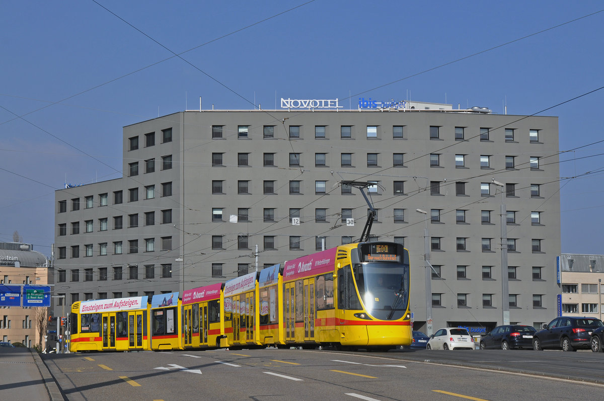 Be 6/10 Tango 164, auf der Linie 10 überquert die Münchensteinerbrücke. Die Aufnahme stammt vom 24.02.2018.