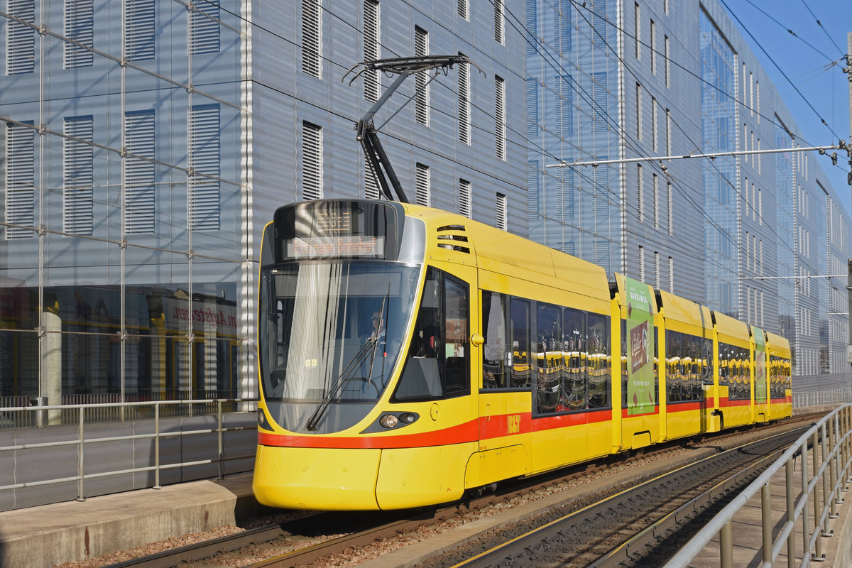 Be 6/10 Tango 164, auf der Linie 10, fährt zur Haltestelle Peter Merian. Die Aufnahme stammt vom 30.03.2019.