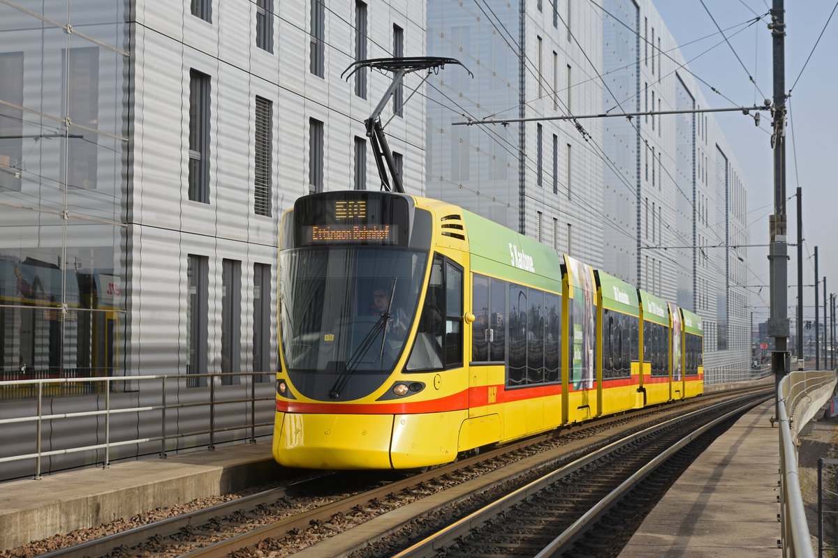 Be 6/10 Tango 164, auf der Linie 10, fährt zur Haltestelle Peter Merian. Die Aufnahme stammt vom 24.01.2020.