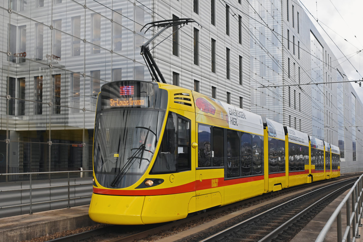 Be 6/10 Tango 167, auf der Linie 11, fährt zur Haltestelle Peter Merian. Die Aufnahme stammt vom 18.03.2019.