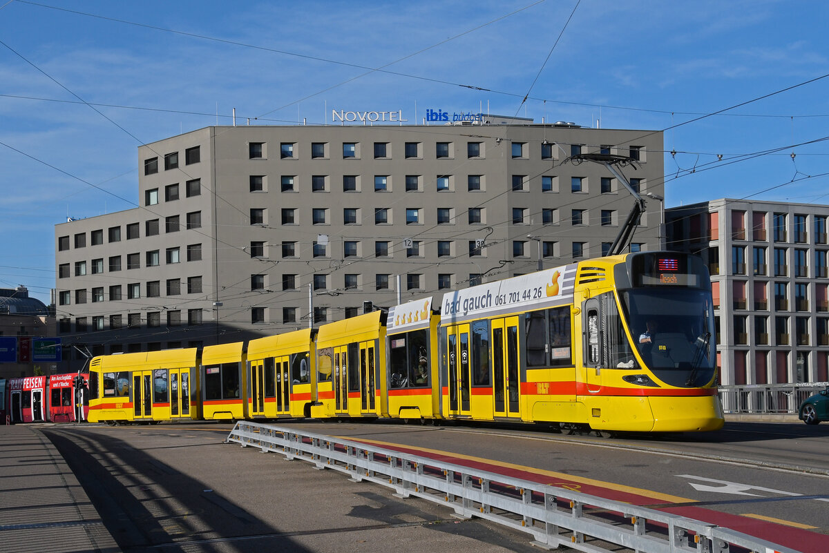 Be 6/10 Tango 167, auf der Linie 11, überquert am 07.09.2024 die Münchensteinerbrücke. Aufnahme Basel.