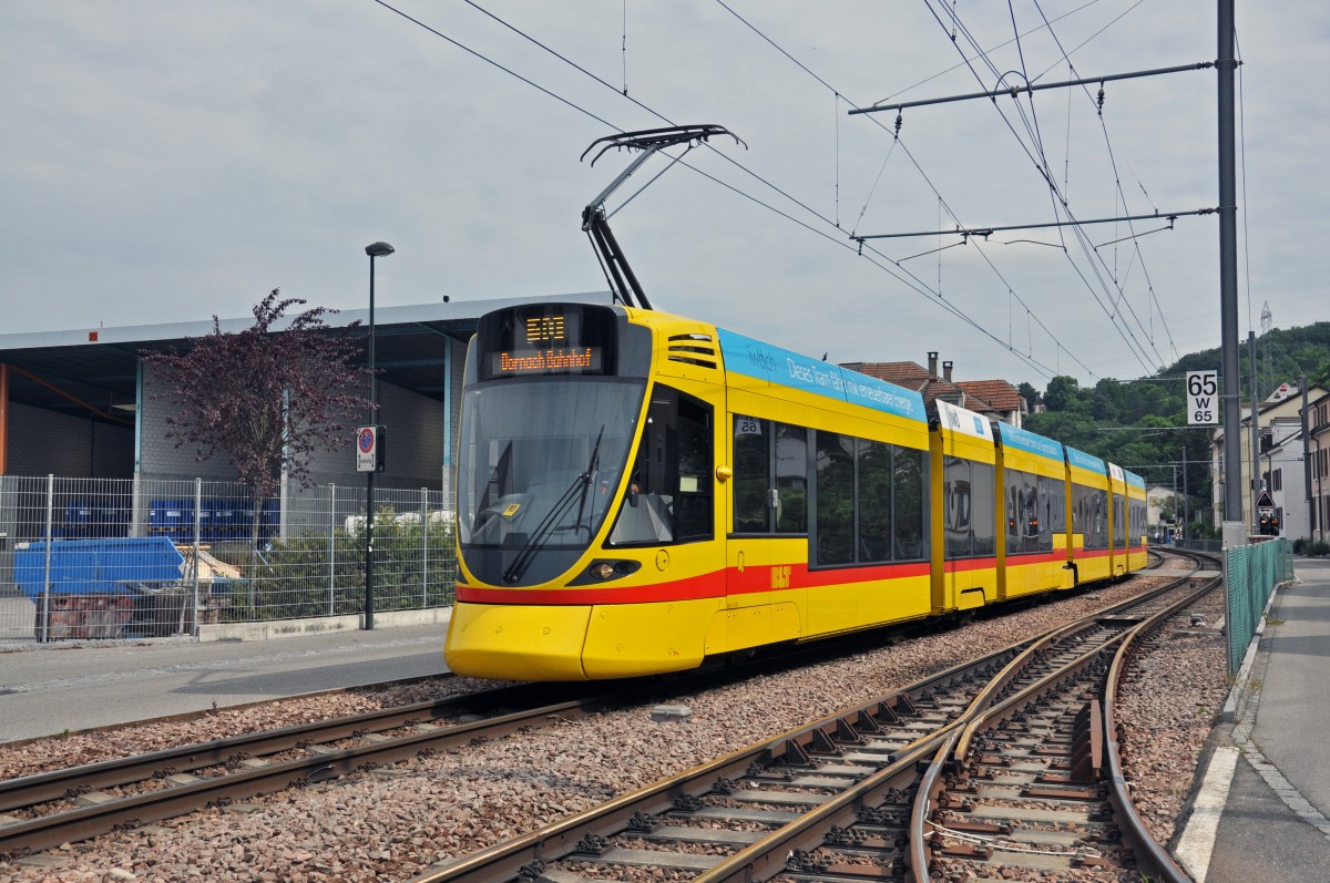 Be 6/10 Tango 167 auf der Linie 10 kurz nach der Haltestelle Münchenstein Dorf. Die Aufnahme stammt vom 17.06.2014.