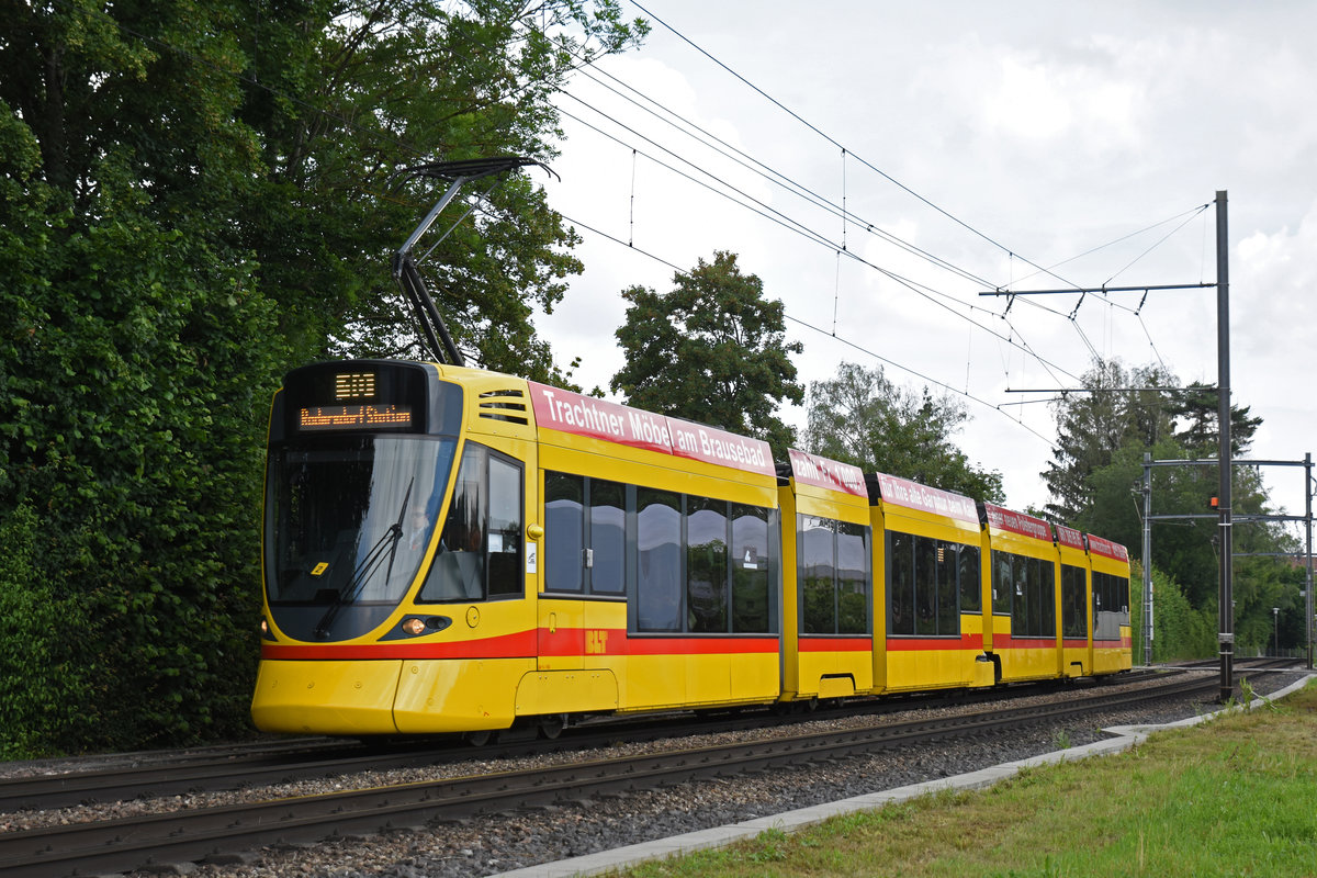 Be 6/10 Tango 168, auf der Linie 10, fährt zur Haltestelle Ettingen. Die Aufnahme stammt vom 14.06.2018.