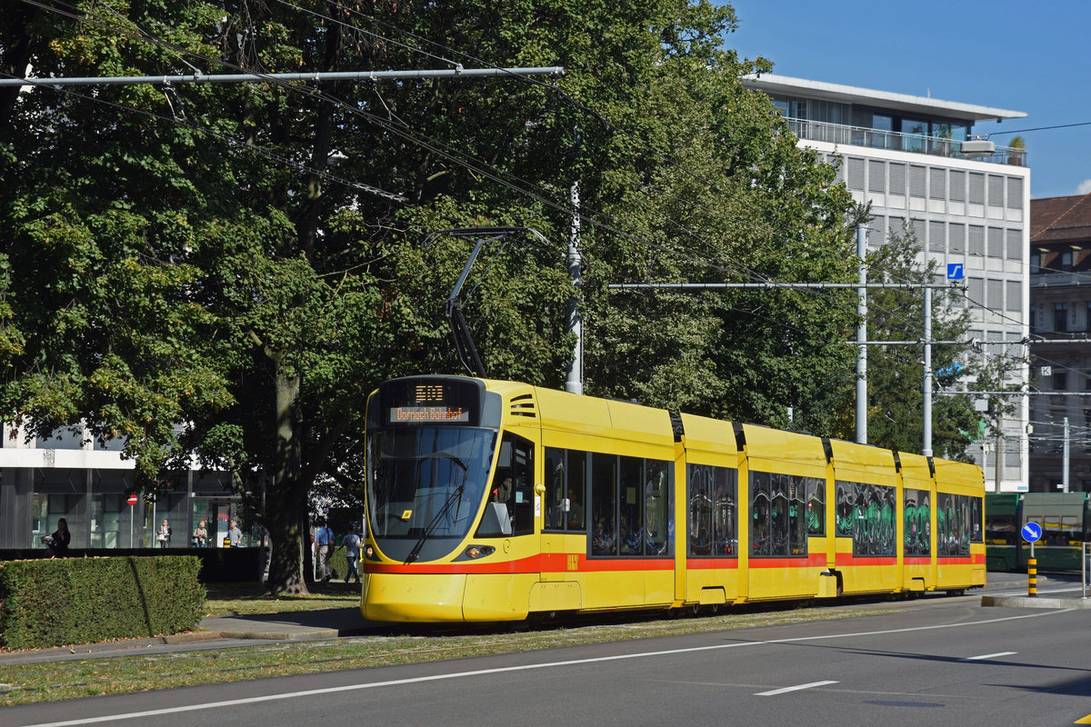 Be 6/10 Tango 168, auf der Linie 10, bedient die Haltestelle am Aeschenplatz. Die Aufnahme stammt vom 28.09.2018.