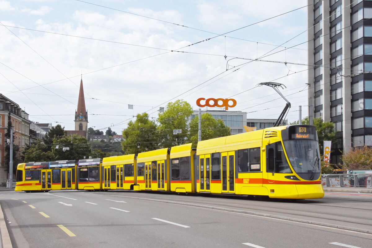 Be 6/10 Tango 168, auf der Linie 10, �berquert am 10.08.2026 die M�nchensteinerbr�cke. Aufnahme Basel.
