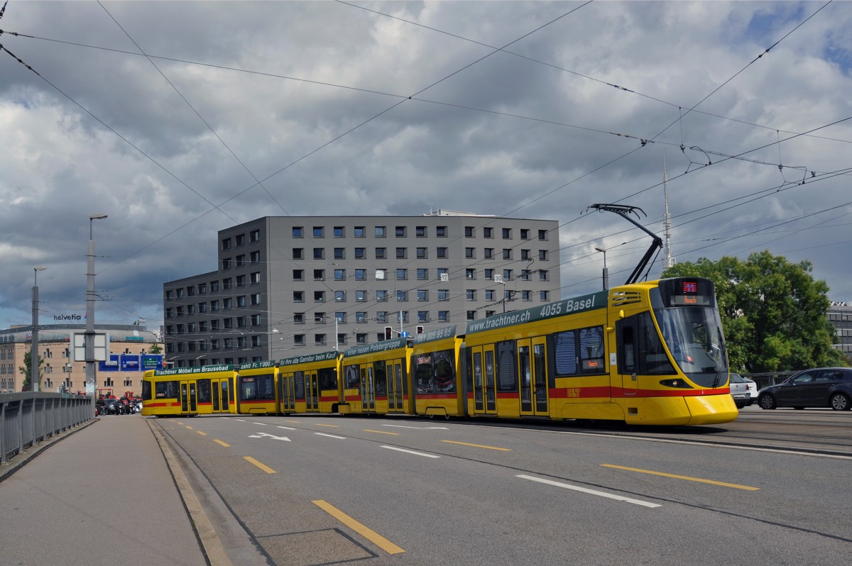 Be 6/10 Tango 168 auf der Linie 11 fährt zur Haltestelle Münchensteinerstrasse. Die Aufnahme stammt vom 16.08.2014.