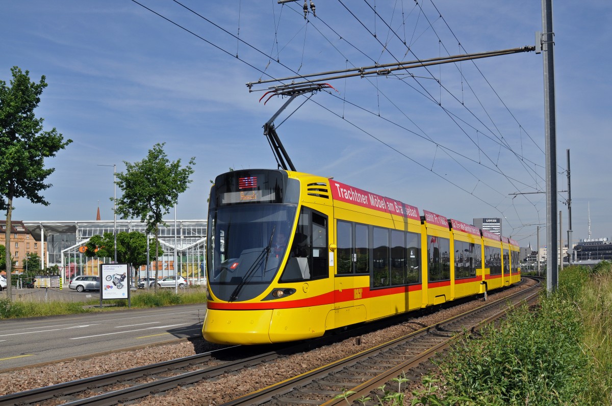 Be 6/10 Tango 168 auf der Linie 11 fährt zur Haltestelle M-Parc. Die Aufnahme stammt vom 28.05.2015.