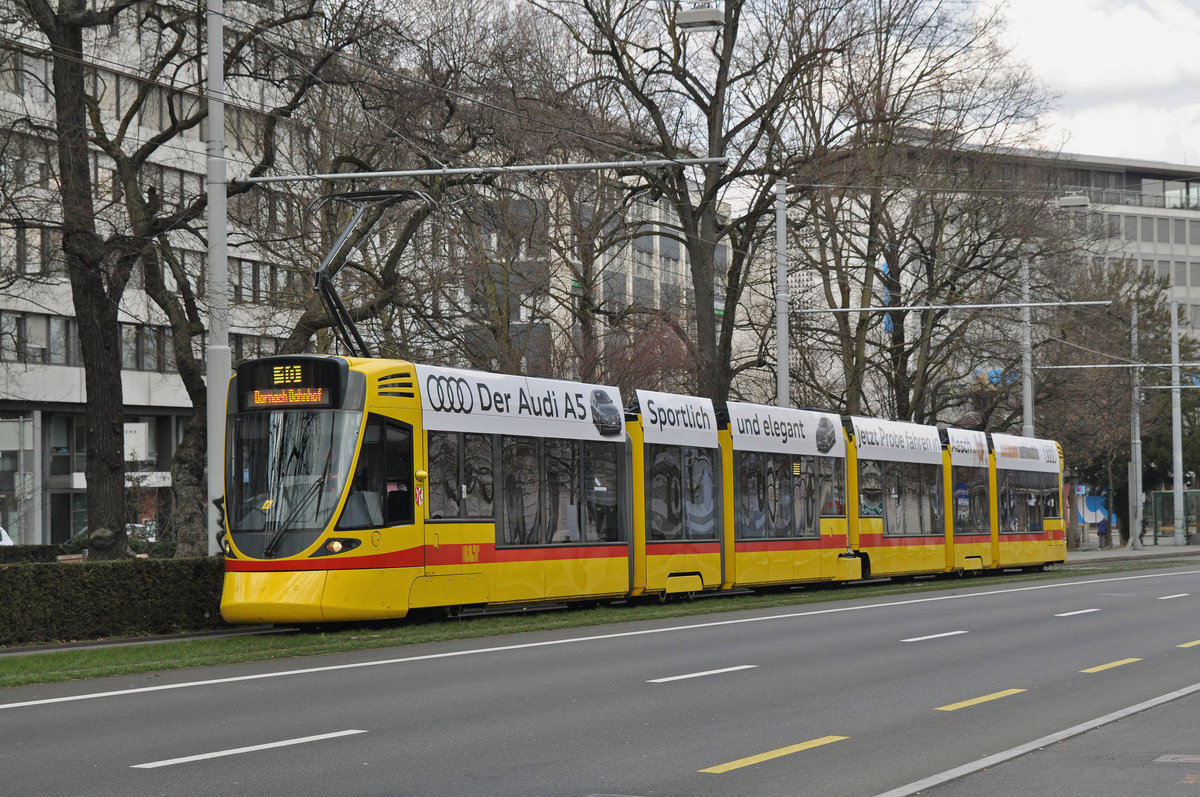 Be 6/10 Tango 169, auf der Linie 10, fährt zur Haltestelle Bahnhof SBB. Die Aufnahme stammt vom 28.03.2018.