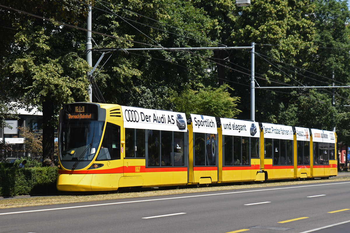 Be 6/10 Tango 169, auf der Linie 10, fährt zur Haltestelle Bahnhof SBB. Die Aufnahme stammt vom 30.06.2018.