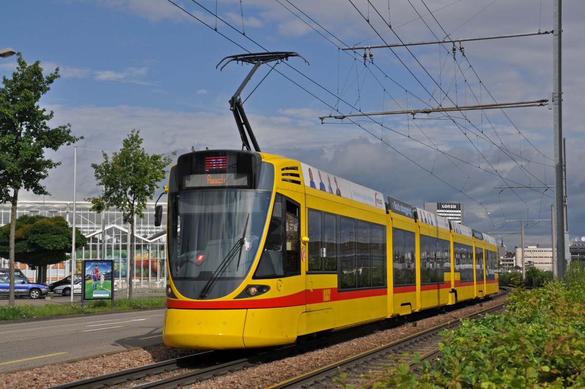 Be 6/10 Tango 169 auf der Linie 11 kurz vor der Haltestelle M-Parc. Die Aufnahme stammt vom 14.08.2014.