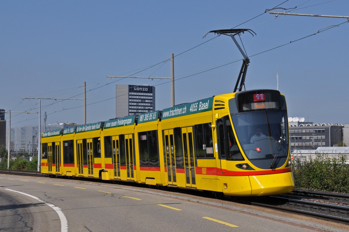 Be 6/10 Tango 169 auf der Linie 11 fährt zur Haltestelle M-Parc. Die Aufnahme stammt vom 08.09.2014.
