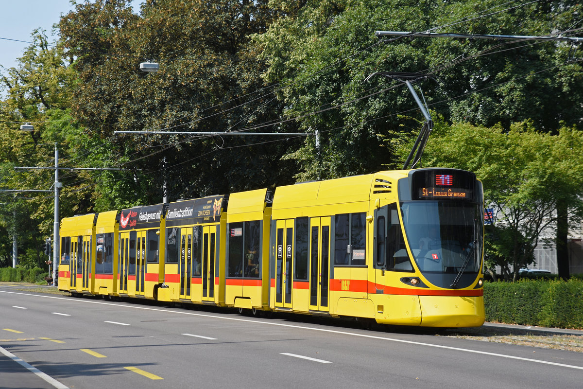 Be 6/10 Tango 171, auf der Linie 10, fährt zur Haltestelle Aeschenplatz. Die Aufnahme stammt vom 06.08.2018.