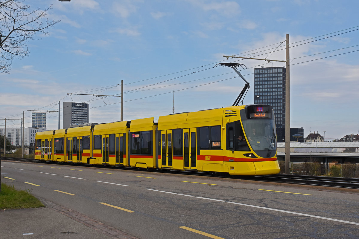 Be 6/10 Tango 172, auf der Linie 11, fährt zur Haltestelle M-Parc. Die Aufnahme stammt vom 17.03.2020.