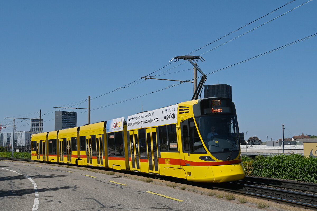 Be 6/10 Tango 172, auf der Linie 10, fährt am 18.08.2025 zur Haltestelle M-Parc. Aufnahme Basel.