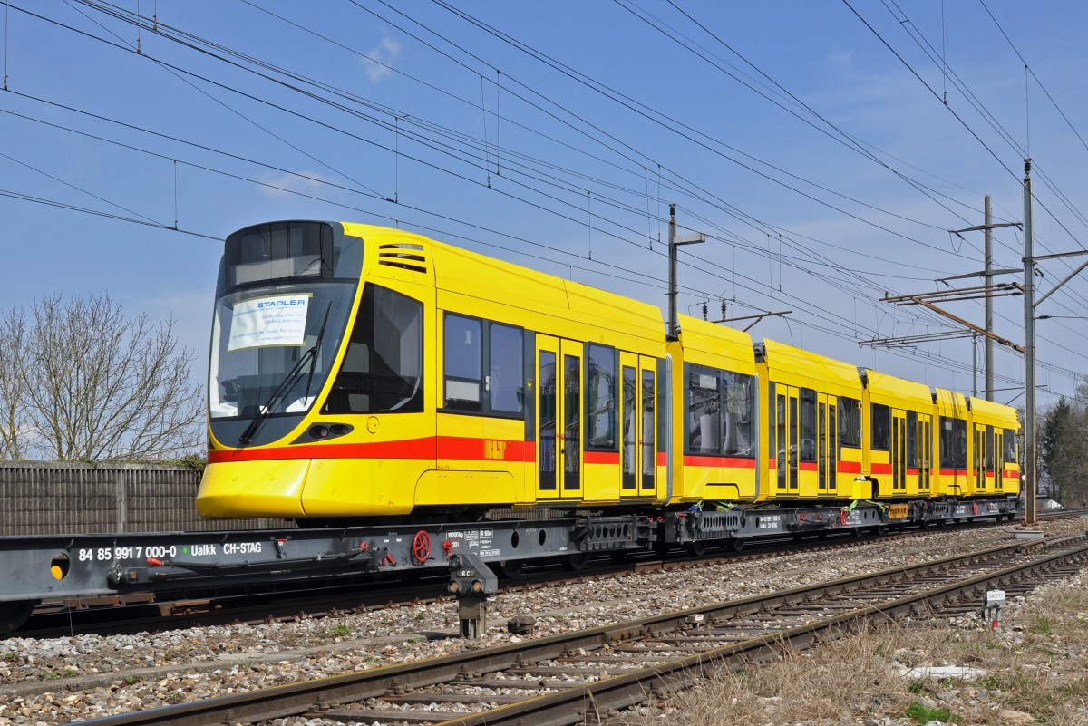 Be 6/10 Tango 172 auf dem Eisenbahnwagen kurz vor dem Bahnhof Kaiseraugst. Die Aufnahme stammt vom 24.03.2015.
