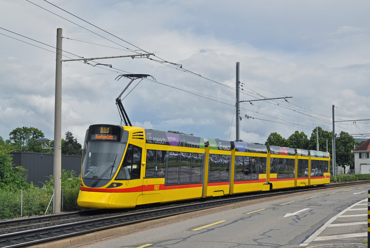 Be 6/10 Tango 172, auf der Linie 10, fährt zur Haltestelle Münchensteinerstrasse. Die Aufnahme stammt vom 18.06.2016.