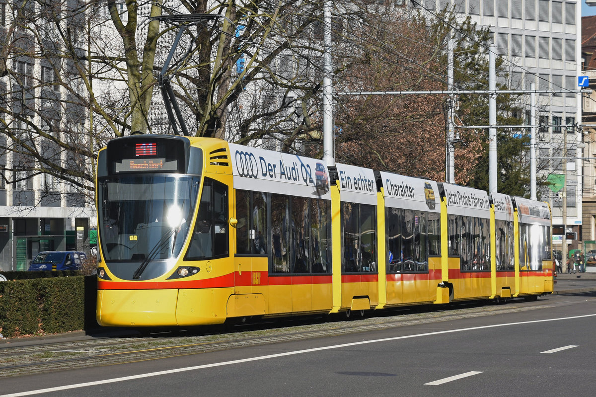 Be 6/10 Tango 173, auf der Linie 11, fährt zur Haltestelle am Bahnhof SBB. Die Aufnahme stammt vom 14.02.2019.