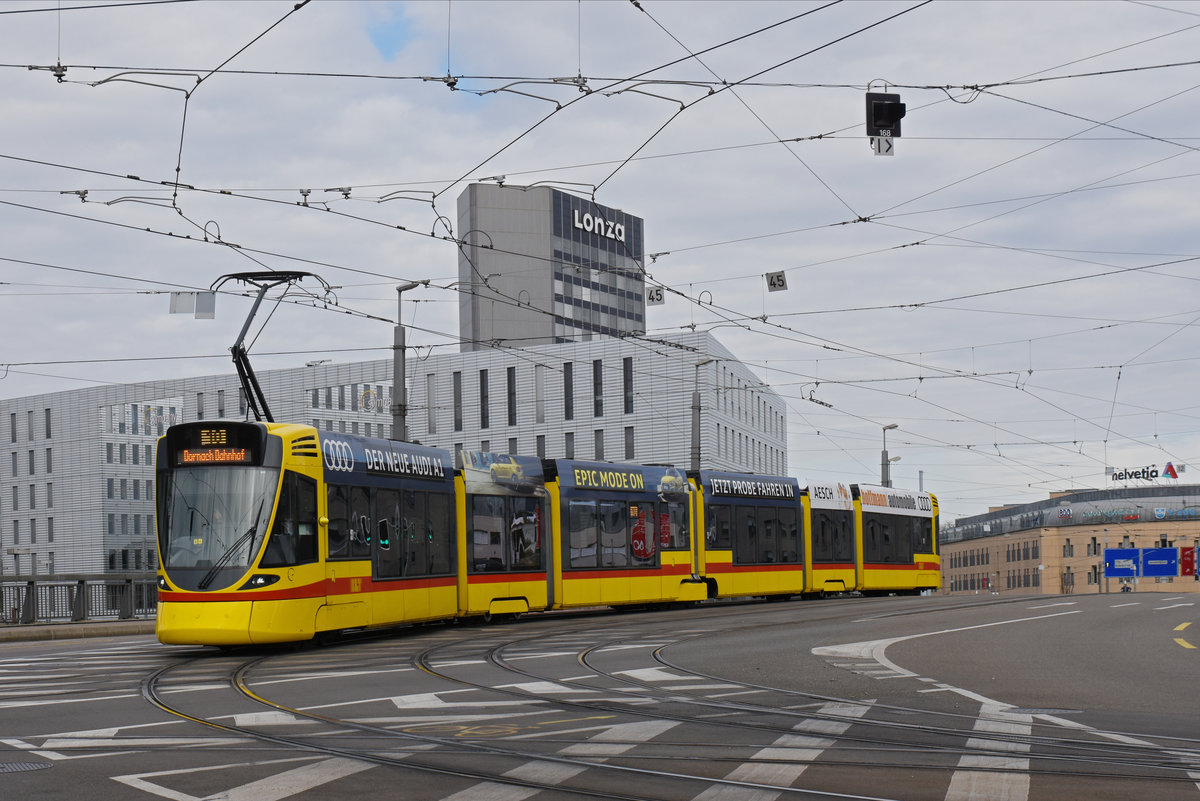 Be 6/10 Tango 173, auf der Linie 10, fährt bei der Haltestelle Münchensteinerstrase ein. Die Aufnahme stammt vom 14.03.2020.