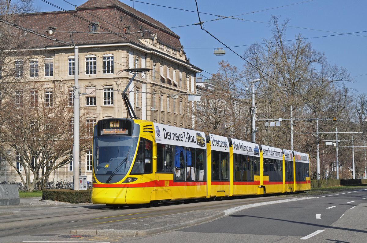 Be 6/10 Tango 174, auf der Linie 10. fährt zur Haltestelle Bahnhof SBB. Die Aufnahme stammt vom 26.02.2018.