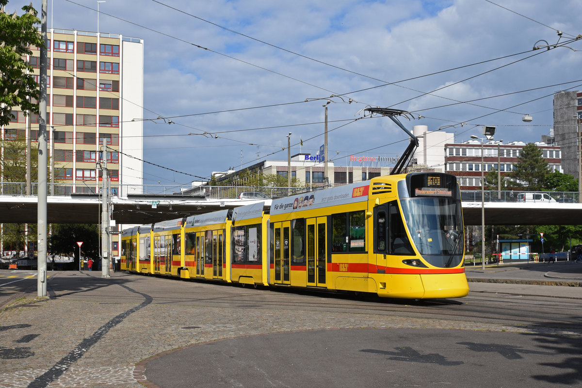 Be 6/10 Tango 174, auf der Linie 10, fährt Richtung ZOO Basel. Die Aufnahme stammt vom 06.05.2019.