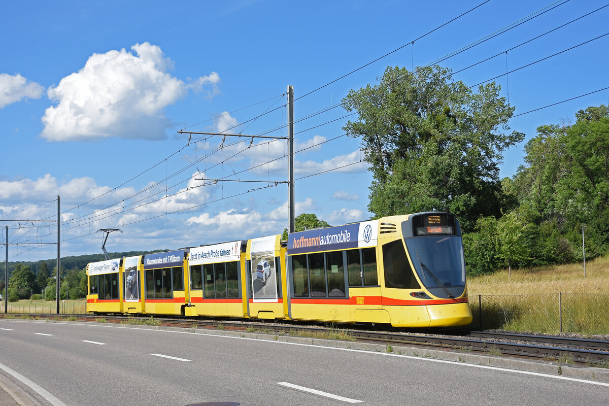 Be 6/10 Tango 174, auf der Linie 10, f�hrt am 13.06.2026 zur Haltestelle K�nelmatt. Aufnahme Ettingen.