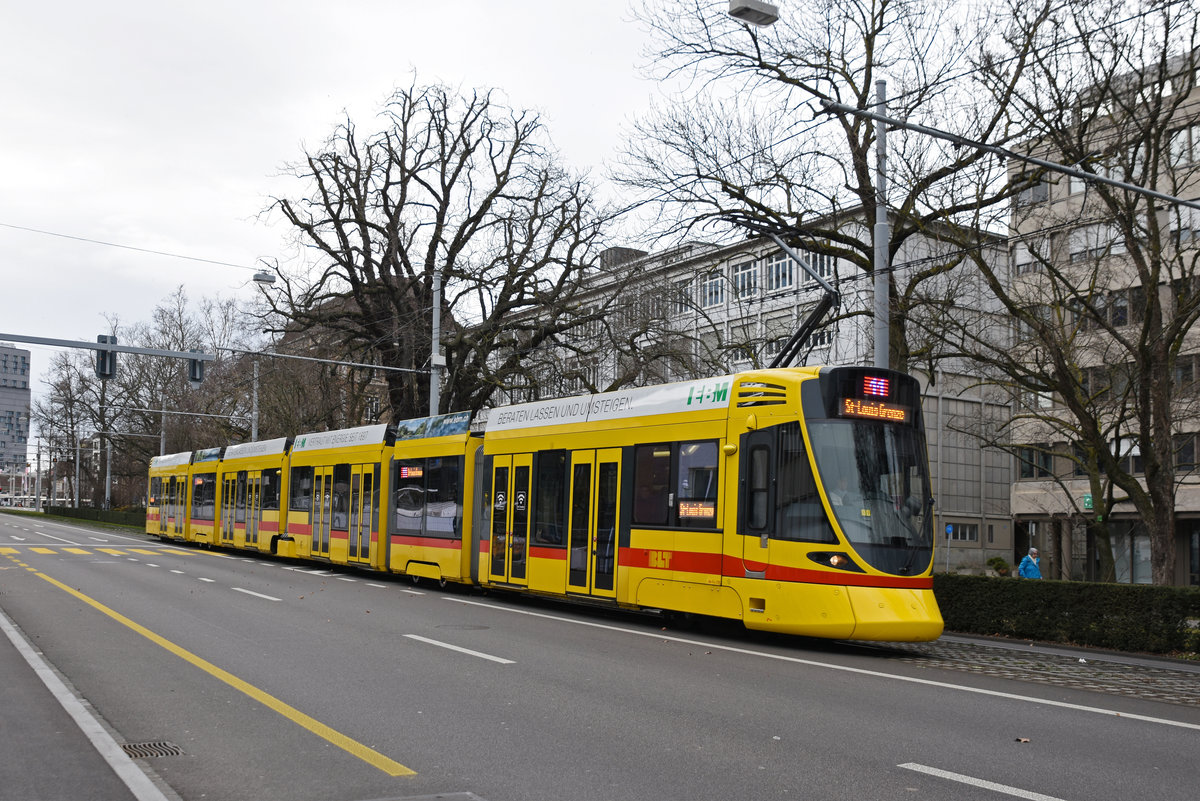 Be 6/10 Tango 175, auf der Linie 11, fährt zur Haltestelle Aeschenplatz. Die Aufnahme stammt vom 10.02.2019.