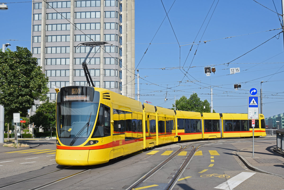 Be 6/10 Tango 177, auf der Linie 10, fährt zur Haltestelle Münchensteinerstrasse. Die Aufnahme stammt vom 07.07.2018.
