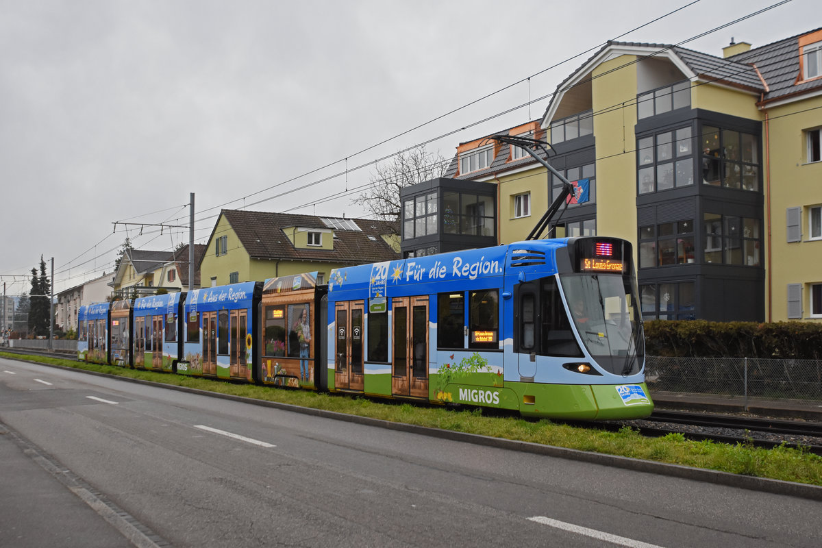 Be 6/10 Tango 177 mit der Migros Werbung, auf der Linie 11, fährt zur Haltestelle Spengler. Die Aufnahme stammt vom 21.12.2020.