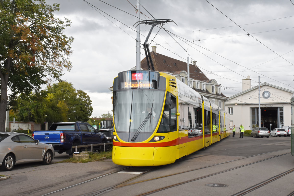 Be 6/10 Tango 178, auf der Linie 11, wendet in der Schlaufe beim Depot Dreispitz. Die Aufnahme stammt vom 07.10.2019.